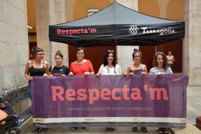 La campaña Respecta'm volverá a salir en la calle por las fiestas de Santa Tecla.