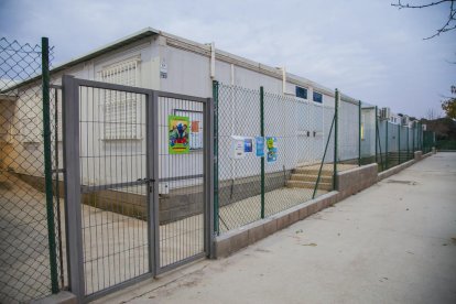 La escuela está ubicada desde hace doce años en módulos prefabricados.