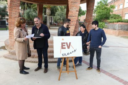 L'alcaldable Valentín Rodríguez, a l'esquerra de la imatge.