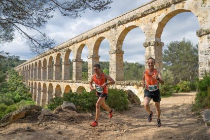 Els corredors han pogut gaudir de la cursa tot i l'amenaça de pluja