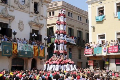 Un dels castells de la Colla VElla aquesta diada de Sant Fèlix.