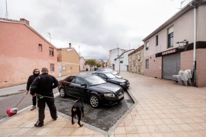 Imagen de la calle donde los agentes encontraron a la víctima.