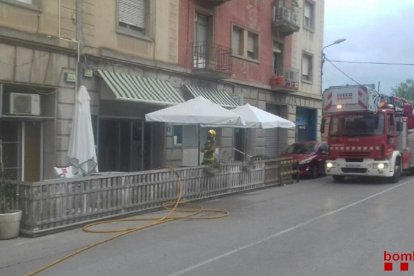 Tres dotacions de Bombers han treballat en les tasques d'extinció de l'incendi.