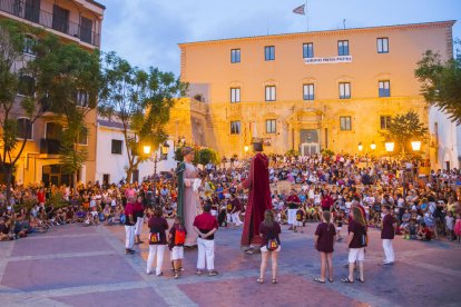 Los gigantes ya empezaron las fiestas protagonizando el pregón.