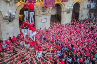 Imatge de la Joves fent un castell en la diada de Firagost d'aquest 2018.