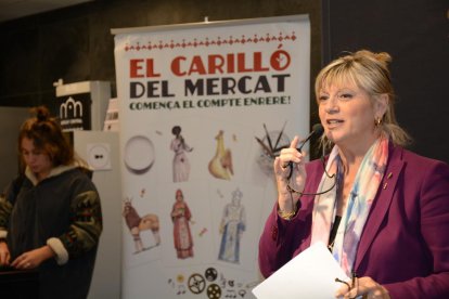 regidora de Comerç i presidenta d'Espimsa, Elvira Ferrando, en la roda de premsa del carilló feta aquest dimarts 6 de novembre.