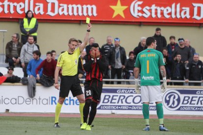 Imatge de Valentín Pizarro Gómez en un partit de la temporada passada a l'Estadi Municipal.