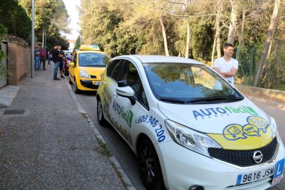 Cotxes d'autoescola en una imatge d'arxiu.