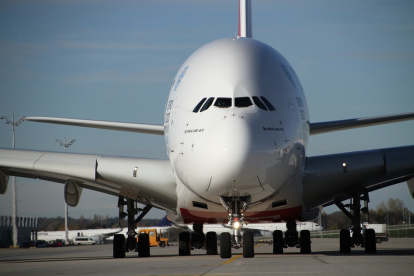 Imagen de un Airbus de la compañía Emirates.