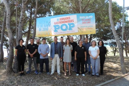 Foto de familia de los restaurantes participantes con el alcalde Fran Morancho y la concejala de Turismo Yolanda Pérez.