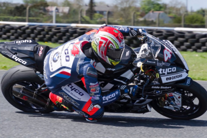 Imagen de Dan Kneen pilotando la Tyco BMW.