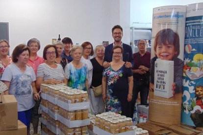 Els cartrons de llet es van entregar ahir dimarts al Banc d'Aliments.