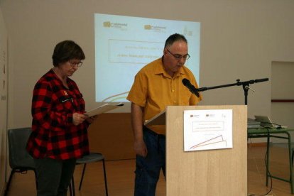 Pla mig de dos membres de la Taula de Salut Mental del Camp de Tarragona en la reunió anual celebrada a Valls.