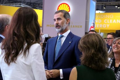 El rei Felip VI amb una 'corona' de Shell en la inauguració de la fira Gastech.