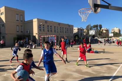 Uno de los partidos que se disputaron en la Escola Joan Rebull.