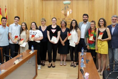 Imatge de les tres guanyadores i els finalistes dels Premis Recerca.