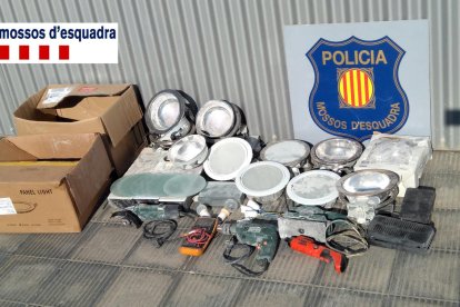 Material requisado a los ladrones que lo habían robado de un inmueble del casco antiguo de Tortosa.