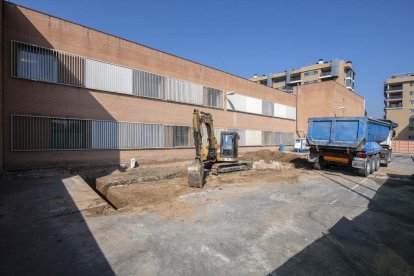 Las obras de la ampliación de la zona de acceso a las salas de velatorio del Tanatorio ya están en marcha.