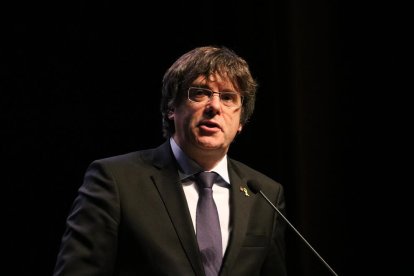 El expresidente Carles Puigdemont durante su intervención al acto de presentación del Consejo para|por la República.