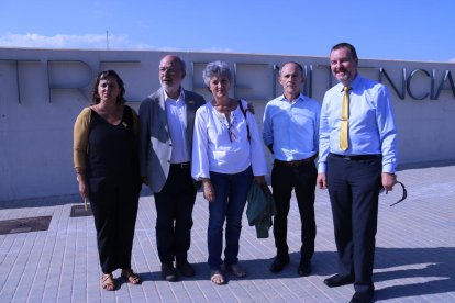 La delegación de cinco eurodiputados después de la visita a Carme Forcadell en la prisión de Mas d'Enric.