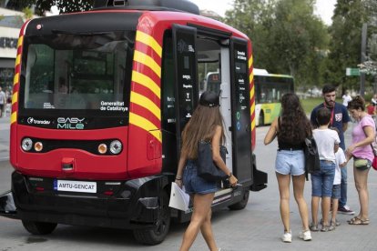 Imagen del autobús autónomo en Sant Cugat.