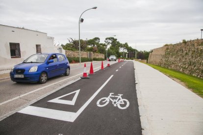 Aspecte que ofereix el nou carril bici que, de manera oficial, s'obre avui al trànsit de bicicletes.