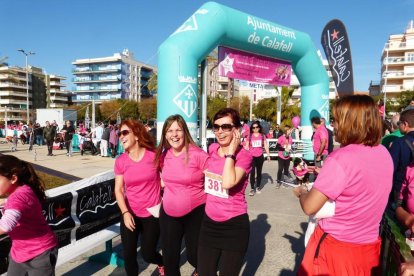 Imatge de la caminada i cursa contra el càncer de mama a Segur de Calafell.