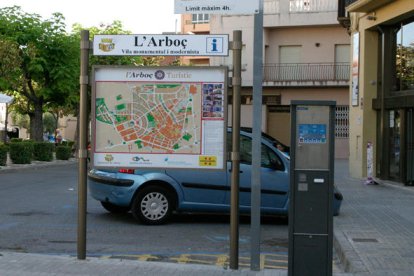 Panell turístic situat a la rambla Josep Gener de l'Arboç