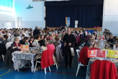 Imagen de la comida de hermandad de la Trobada de Dones del Baix Camp, celebrada en l'Hospitalet de l'Infant.