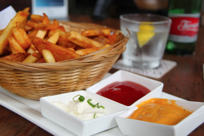 Recomanen parar atenció al color dels aliments fregits, torrats i empanats.