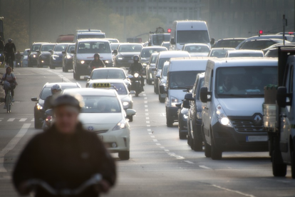 La DGT prepara medidas para reducir la siniestralidad vial en ciclistas y motoristas.