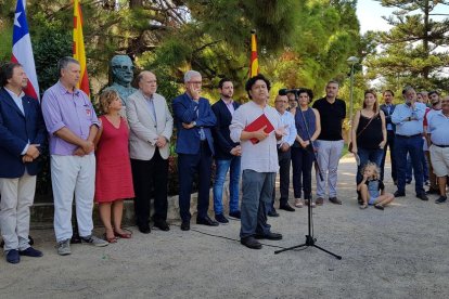 El representant de l'Associació Salvador Allende a Tarragona, durant el seu discurs.