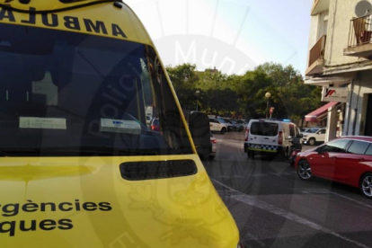 Al lloc dels fets s'hi ha desplaçat una ambulància del SEM i la Policia Local del Vendrell.