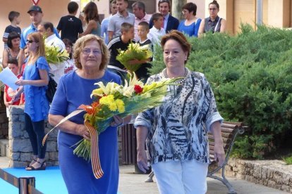 Dos mujeres, durante la ofrenda en Salou