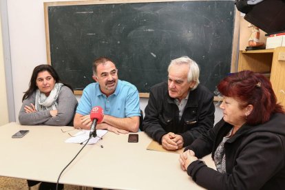 Membres de la formació, ahir, al local de l'AVV I de Maig.