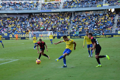 Imatge de Fran Carbia i Alfred Planas en una jugada del partit del CF Reus de dissabte al Ramón de Carranza.