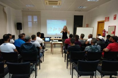 Las sesiones se imparten en la Sala de Cultura.