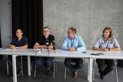 Carles de la Monja, Pau Ricomà y Eli Llombart en la rueda de prensa de esta mañana.