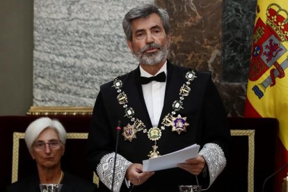 El president del Consell General del Poder Judicial (CGPJ), Carlos Lesmes, al costat de la la fiscal general de l'Estat, María José Segarra, durant la seva intervenció en l'acte de l'obertura de l'any judicial.