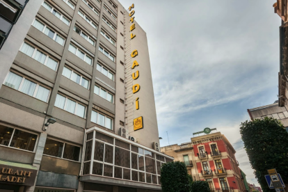 Los ladrones se marcharon a pie del Hotel Gaudí.