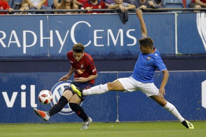 Una acció del partit d'aquest dimecres entre l'Osasuna i el CF Reus Deportiu.