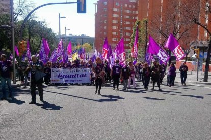 Imatge de la manifestació a Tarragona, al seu pas per l'avinguda Vidal i Barraquer.