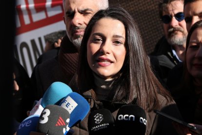 La líder de Cs a Catalunya, Inés Arrimadas, en una atenció als mitjans.