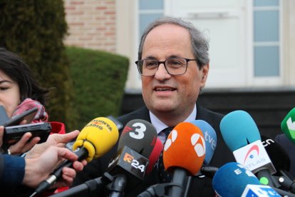 El president Quim Torra a Waterloo mentre atén els periodistes l'11 de gener del 2019.