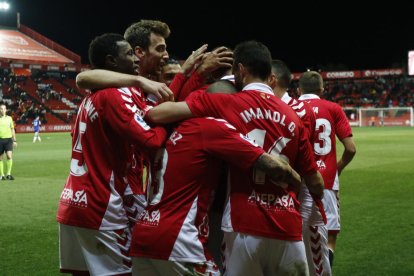 Els jugadors del Nàstic celebrant el gol de Fali contra el Córdoba