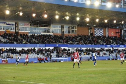 Uno de los instantes del partido disputado en la Nova Creu Alta