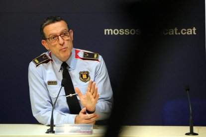 El portaveu dels Mossos Albert Oliva durant una roda de premsa sobre desaparicions a Catalunya.