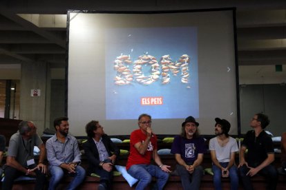 Presentación de la portada del nuevo disco de Els Pets en el Mercat de Música Viva de Vic.