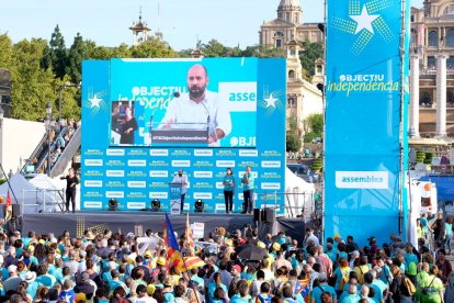 El vicepresidente de Òmnium, Marcel Mauri, interviniendo en el acto final de la manifestación