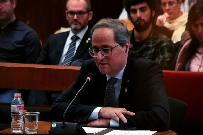 El president de la Generalitat, Quim Torra, responent a les preguntes del seu advocat durant el judici al TSJC per desobediència.